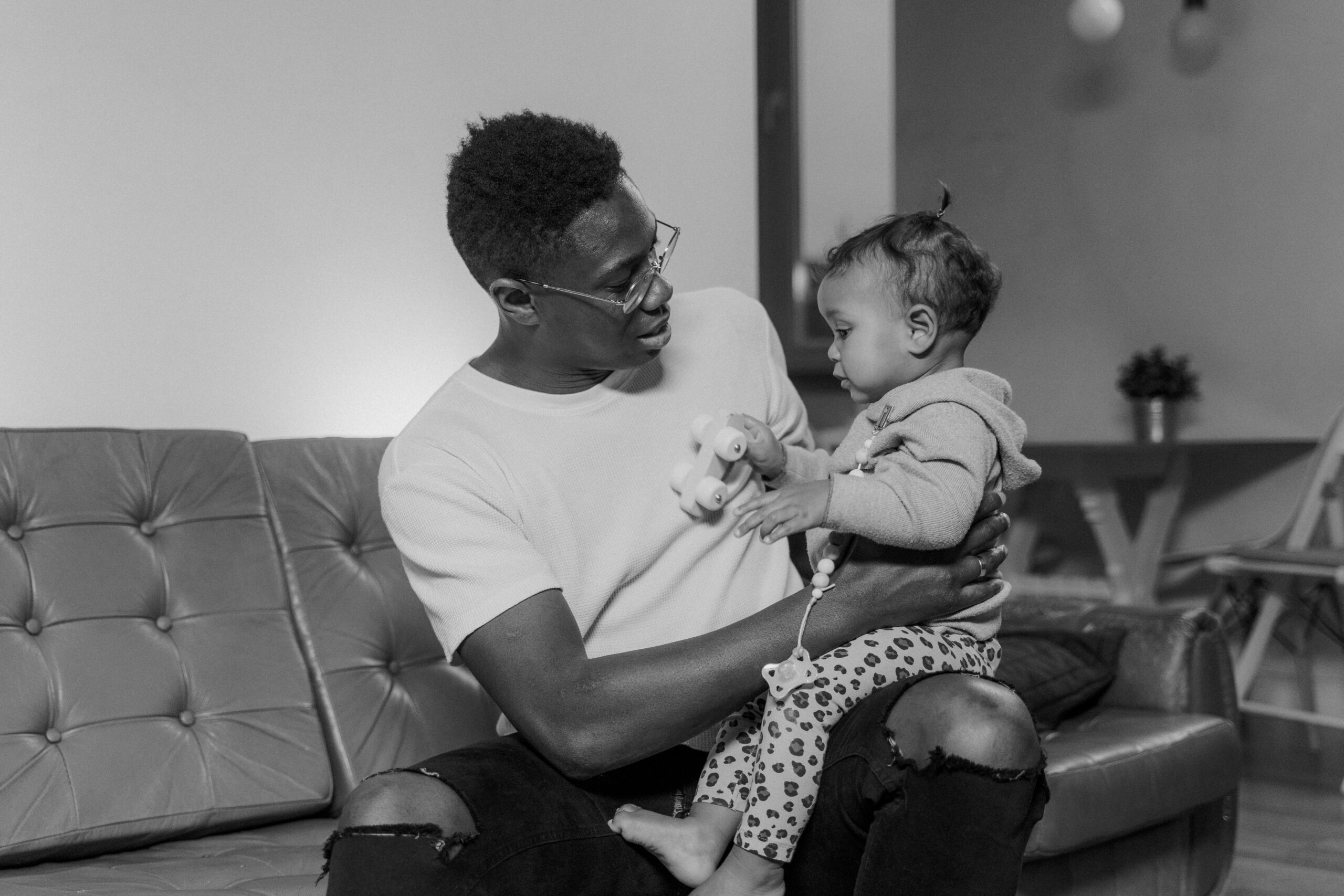 Paternidade negra: como a comunicação não violenta fortalece a conexão com adolescentes